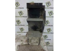 Recambio de peldaño derecho para renault r 385 ti major (283 kw) e1 fsafe modelo 385 cabina para dormir referencia OEM IAM   