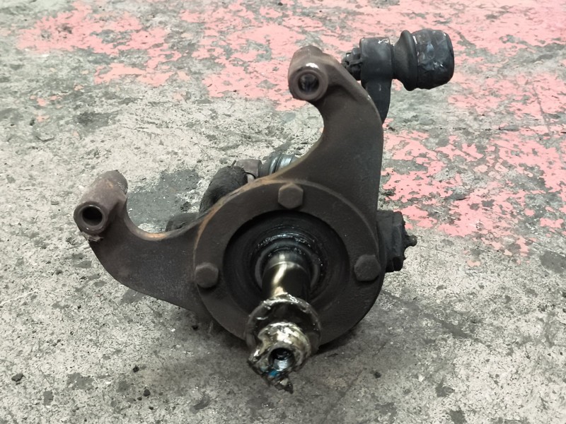 Recambio de mangueta delantera izquierda para nissan cabstar e referencia OEM IAM   