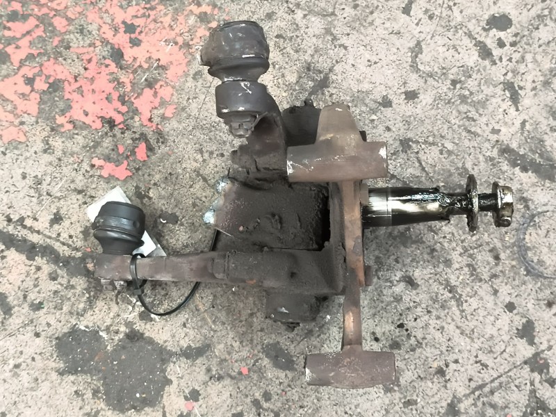 Recambio de mangueta delantera izquierda para nissan cabstar e referencia OEM IAM   