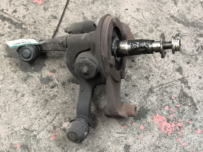 Recambio de mangueta delantera izquierda para nissan cabstar e referencia OEM IAM   
