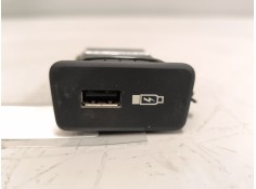 Recambio de conector usb / aux para scania serie p/g/r (c-clase) fsa r450 (4x2) largo cr 19 a referencia OEM IAM 2554704  
