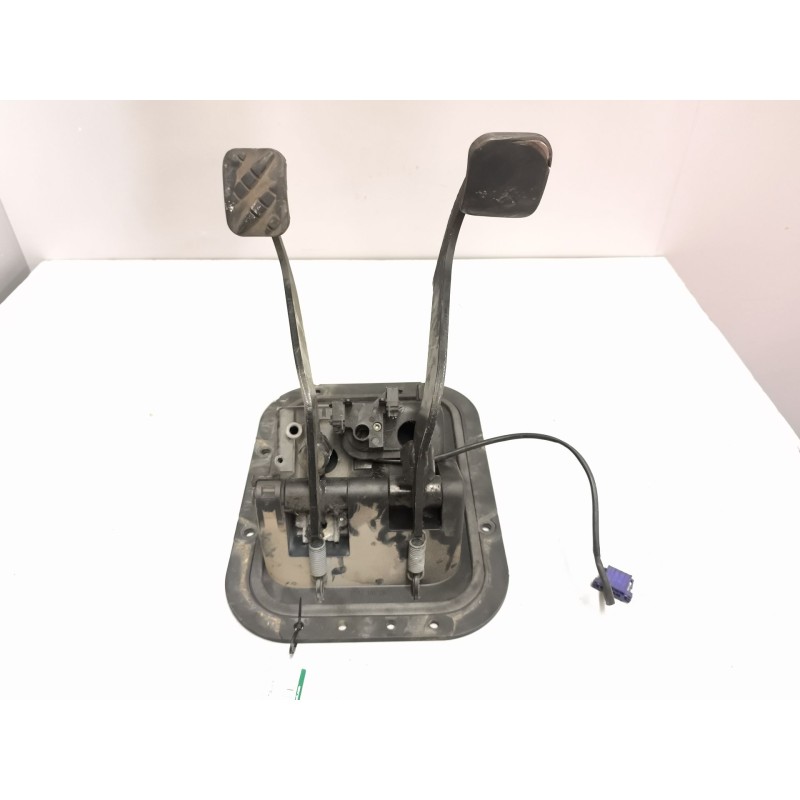 Recambio de soporte pedales para renault midlum fg xxx.10    e4 cabina doble referencia OEM IAM 5010640219 9650010170 
