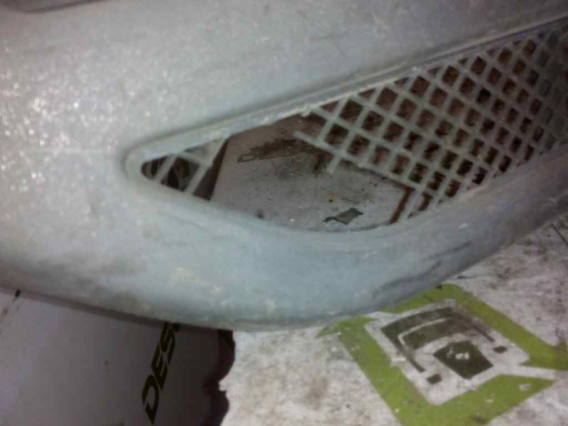 Recambio de rejilla delantera central para volkswagen lt chasis lt 31 chasis / cabina referencia OEM IAM 281853653  