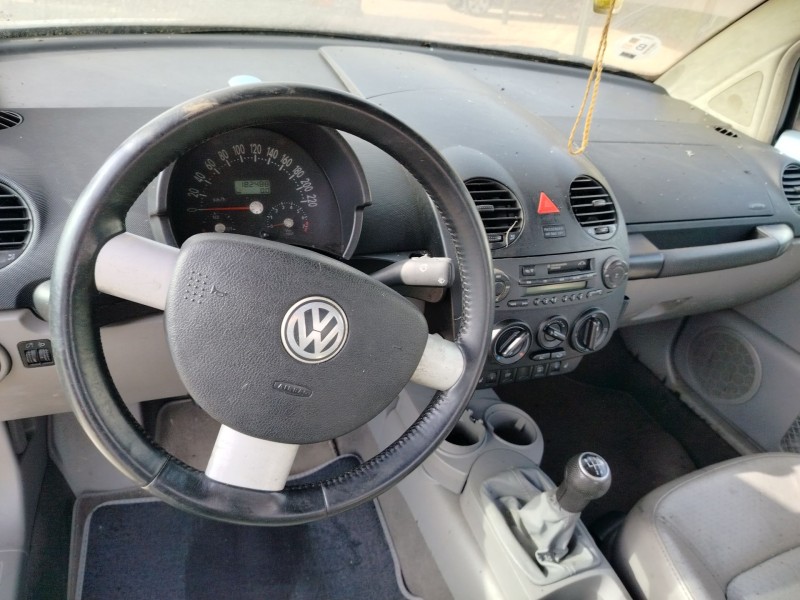 volkswagen new beetle descapotable (1y7) del año 2002
