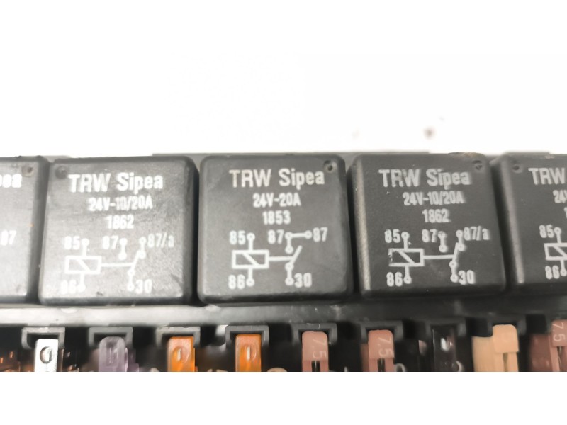 Recambio de caja reles / fusibles para iveco eurocargo 5.9 diesel referencia OEM IAM 98487769  