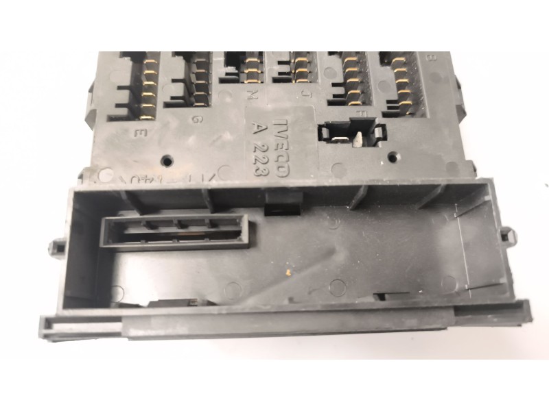 Recambio de caja reles / fusibles para iveco eurocargo 5.9 diesel referencia OEM IAM 98487769  