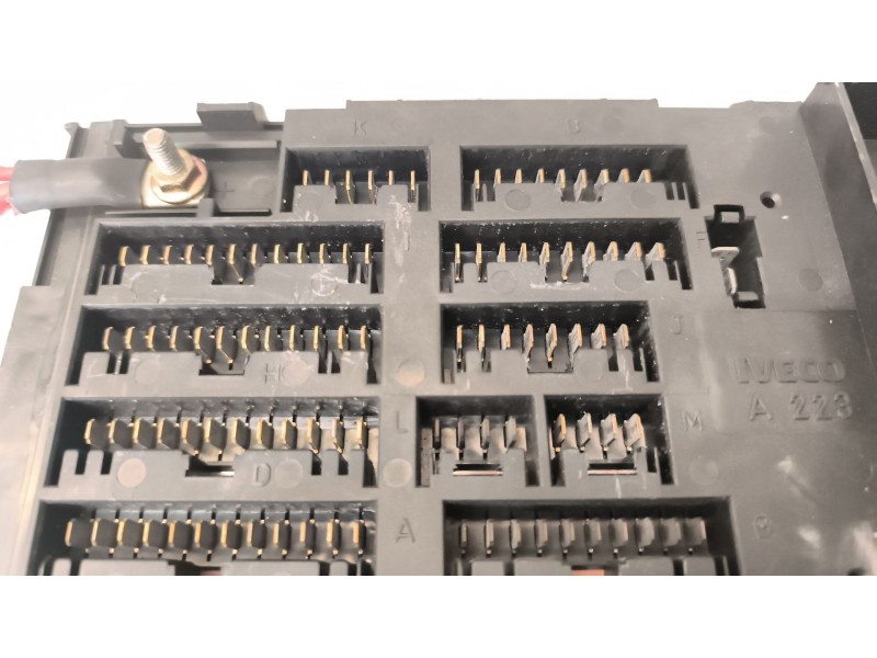 Recambio de caja reles / fusibles para iveco eurocargo 5.9 diesel referencia OEM IAM 98487769  