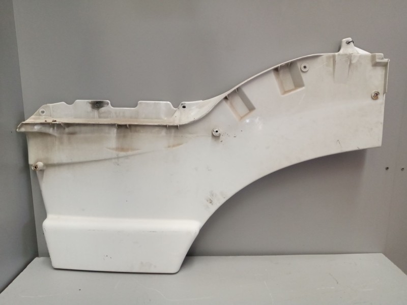 Recambio de moldura puerta delantera izquierda para iveco stralis (as) 12.9 diesel referencia OEM IAM 504044981  