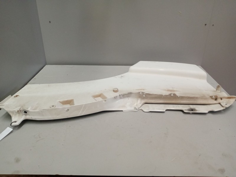Recambio de moldura puerta delantera izquierda para iveco stralis (as) 12.9 diesel referencia OEM IAM 504044981  