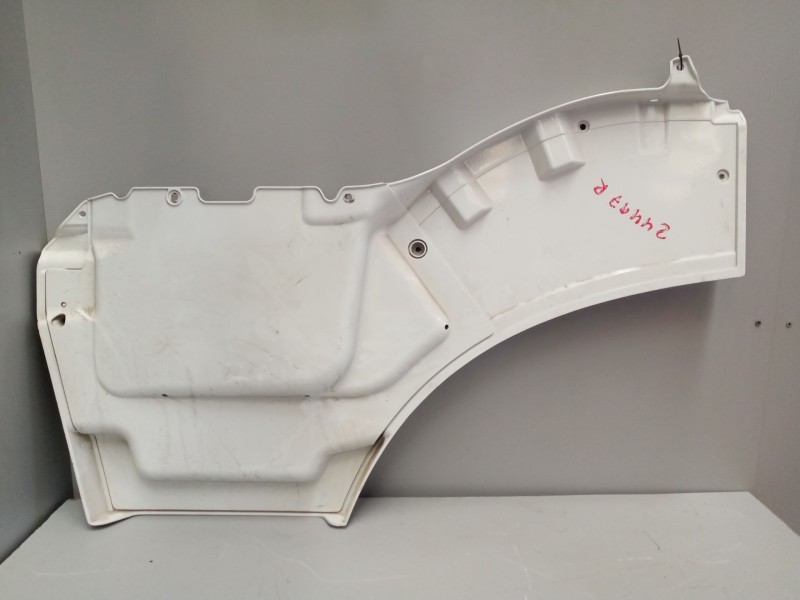 Recambio de moldura puerta delantera derecha para iveco stralis (as) 12.9 diesel referencia OEM IAM 504044980  