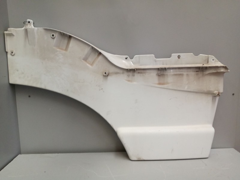 Recambio de moldura puerta delantera derecha para iveco stralis (as) 12.9 diesel referencia OEM IAM 504044980  
