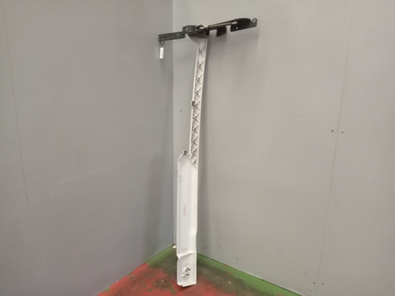 Recambio de moldura trasera cabina para iveco stralis (as) 12.9 diesel referencia OEM IAM 5801733700 504304739 