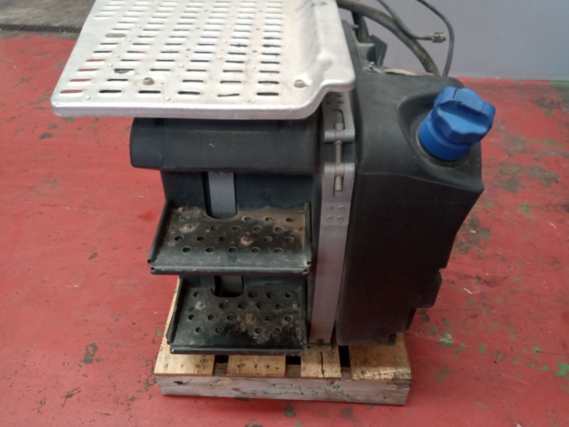 Recambio de deposito adblue para iveco stralis (as) 12.9 diesel referencia OEM IAM 5801279471  