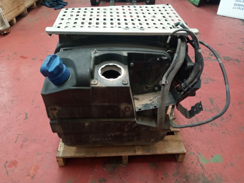 Recambio de deposito adblue para iveco stralis (as) 12.9 diesel referencia OEM IAM 5801279471  