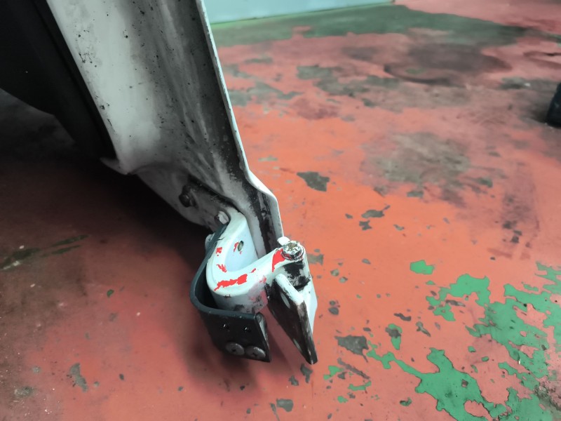 Recambio de puerta delantera izquierda para iveco eurotech cursor (mh) 7.8 diesel referencia OEM IAM 1908808  