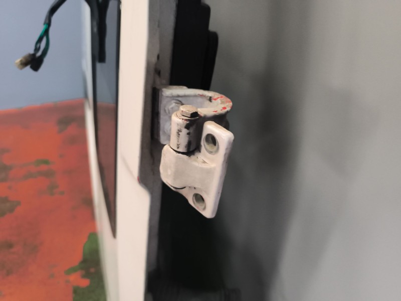 Recambio de puerta delantera derecha para iveco eurotech cursor (mh) 7.8 diesel referencia OEM IAM 1908807  