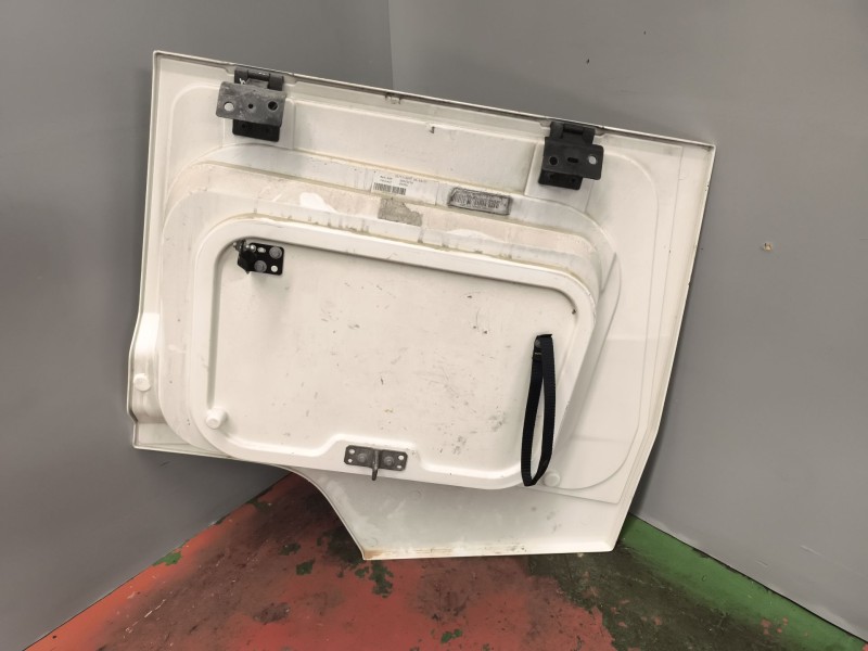 Recambio de moldura trasera cabina para renault serie t 10.8 diesel referencia OEM IAM 7482576239 DERECHA 