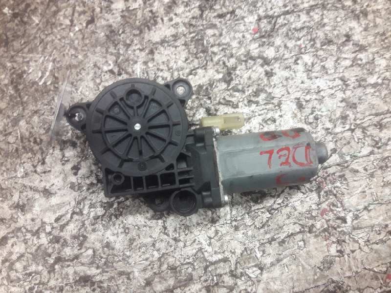 Recambio de motor elevalunas delantero derecho para ford fiesta (cbk) ambiente referencia OEM IAM 0130821939 2 PINS 