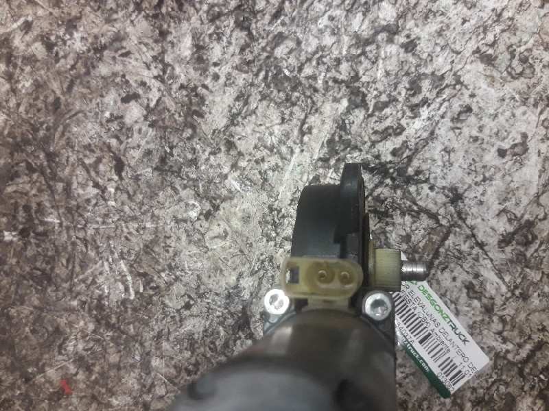 Recambio de motor elevalunas delantero derecho para ford fiesta (cbk) ambiente referencia OEM IAM 0130821939 2 PINS 