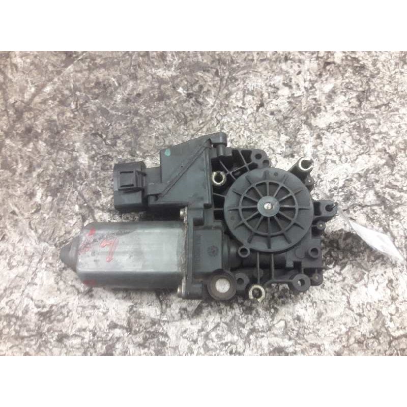 Recambio de elevalunas delantero derecho para audi a4 berlina (b5) 1.9 tdi referencia OEM IAM 0536001401 8 PINS 