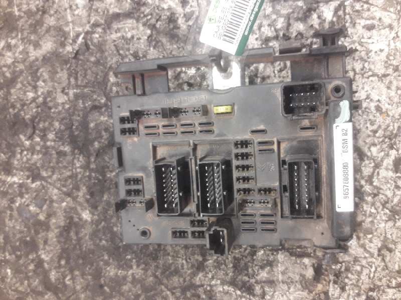 Recambio de caja reles / fusibles para peugeot 206 berlina e-music referencia OEM IAM 9657608880 44696601 
