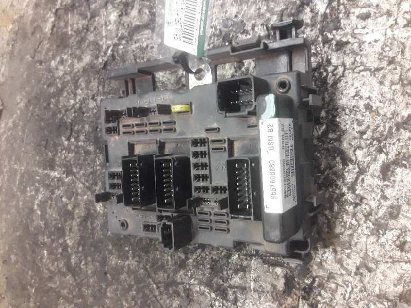 Recambio de caja reles / fusibles para peugeot 206 berlina e-music referencia OEM IAM 9657608880 44696601 