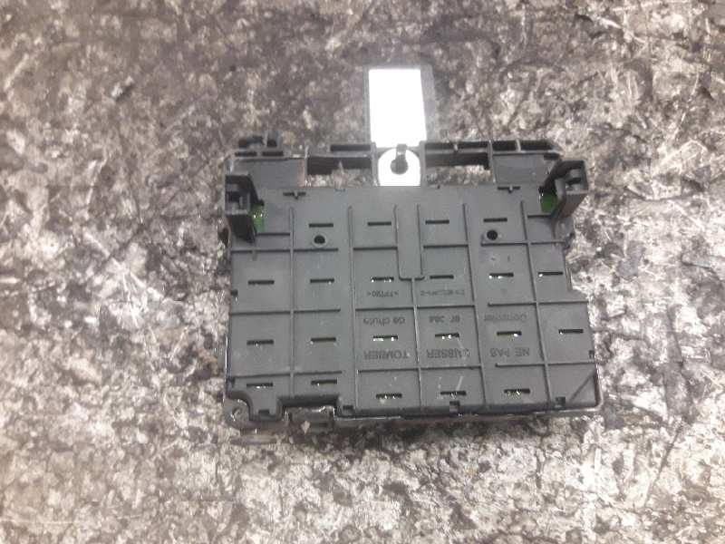 Recambio de caja reles / fusibles para peugeot 206 berlina e-music referencia OEM IAM 9657608880 44696601 