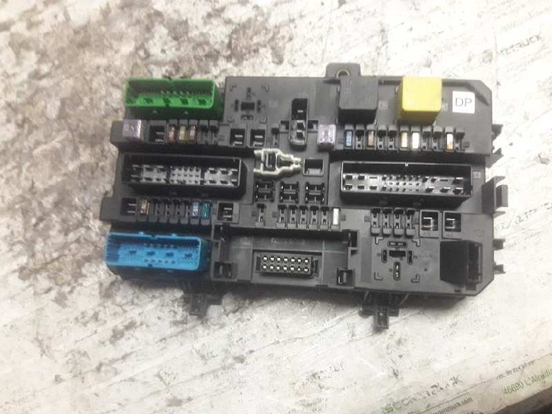 Recambio de caja reles / fusibles para opel astra h ber. cosmo referencia OEM IAM 13181278 5DK00866931 