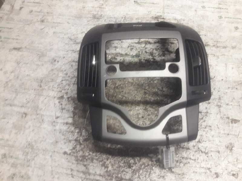 Recambio de guarnecidos consola de mandos para hyundai i30 referencia OEM IAM U0789248  