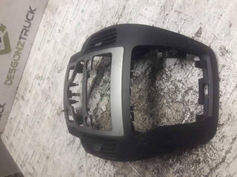 Recambio de guarnecidos consola de mandos para hyundai i30 referencia OEM IAM U0789248  