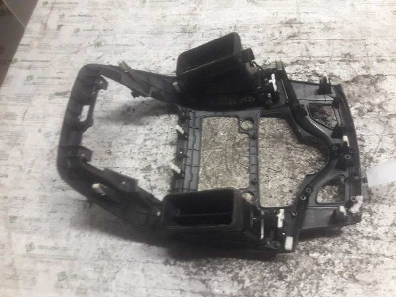 Recambio de guarnecidos consola de mandos para hyundai i30 referencia OEM IAM U0789248  