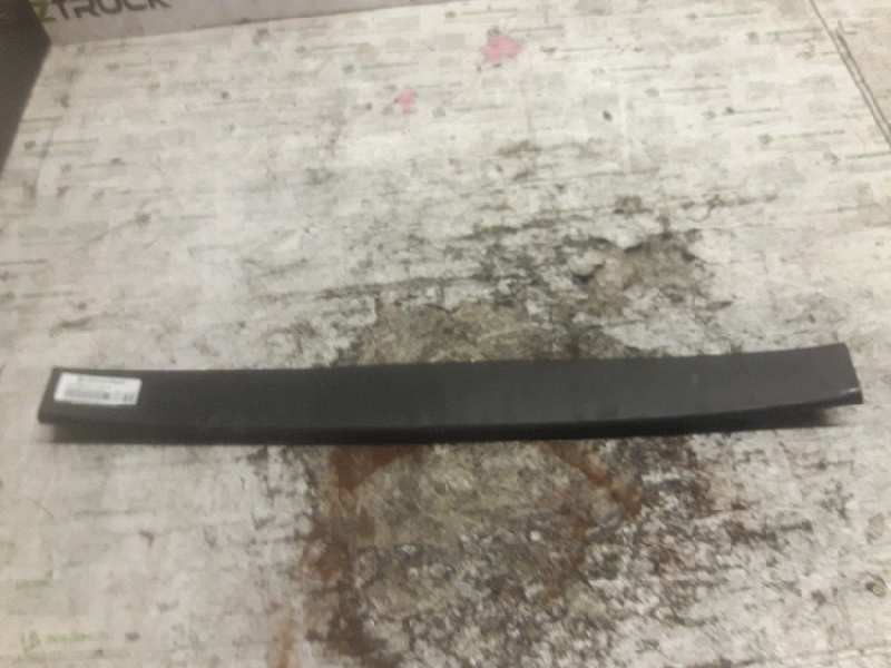 Recambio de guarnecido porton para peugeot 308 confort referencia OEM IAM 9681621877 CENTRAL 