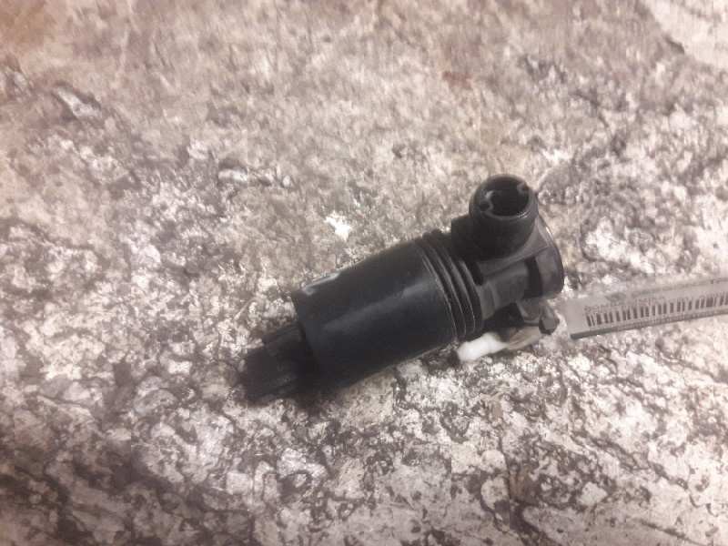 Recambio de bomba limpia para ford fiesta (cb1) ambiente referencia OEM IAM 8A6117K624AA 2 PINS 