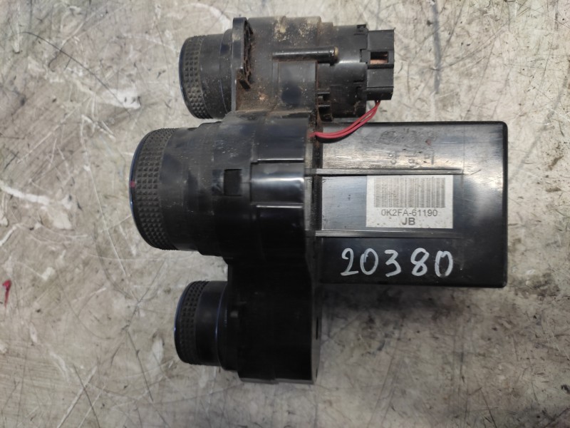 Recambio de mando calefaccion / aire acondicionado para kia carens 2.0 turbodiesel cat referencia OEM IAM 0K2FA61190  