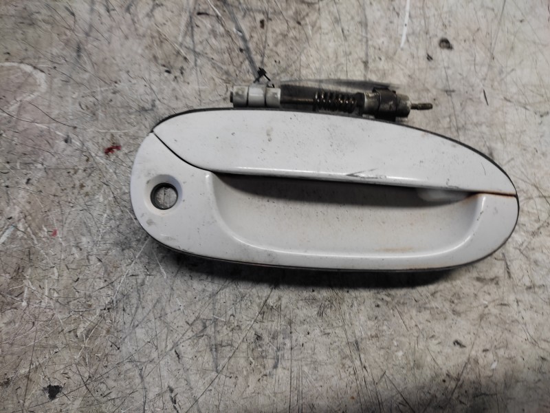 Recambio de maneta exterior delantera derecha para kia carens 2.0 turbodiesel cat referencia OEM IAM K2N158410  