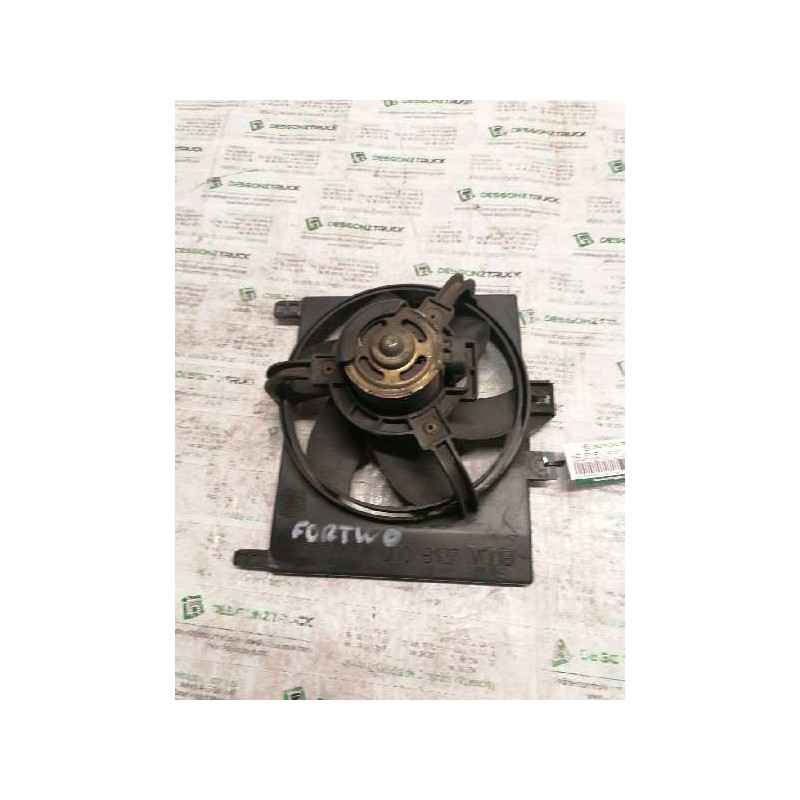 Recambio de electroventilador para smart fortwo coupe 0.9 turbo cat referencia OEM IAM 0003127V008 8240229 2 PINS