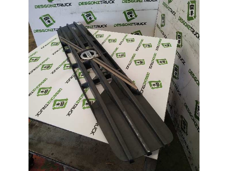 Recambio de rejilla delantera central para volvo fl xxx fg 4x2 cabina para grupos (l4h1c) referencia OEM IAM   
