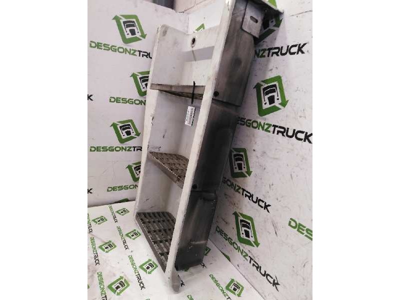 Recambio de peldaño izquierdo para renault magnum 4xx.18/4xx.26 02  12.0 diesel referencia OEM IAM   