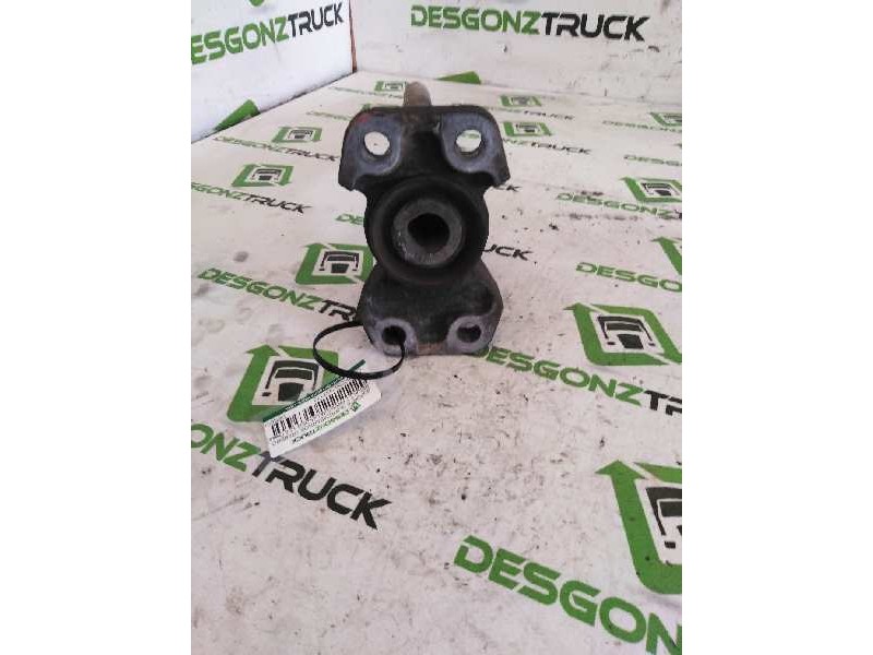 Recambio de soporte guardabarros trasero para renault premium lander 10.8 diesel referencia OEM IAM DERECHO DELANTERO 