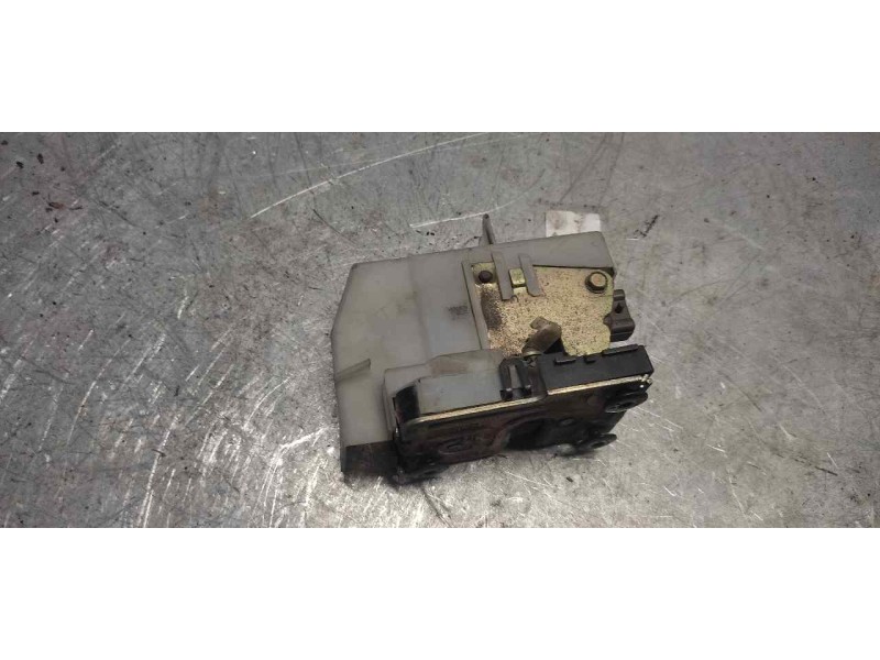Recambio de cerradura puerta trasera derecha para renault clio ii fase ii (b/cb0) dynamique referencia OEM IAM   