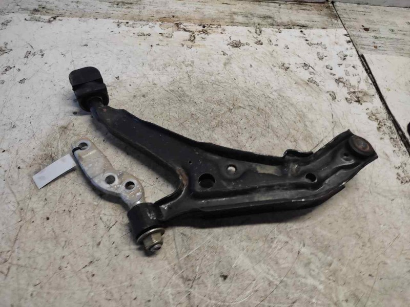 Recambio de brazo suspension inferior delantero derecho para nissan primera berl./familiar (p10/w10) básico referencia OEM IAM  