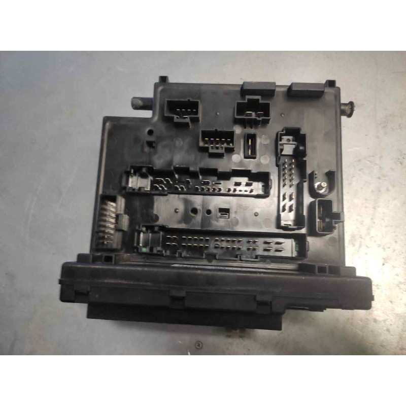 Recambio de caja reles / fusibles para ford escort berl./turnier básico berlina referencia OEM IAM   