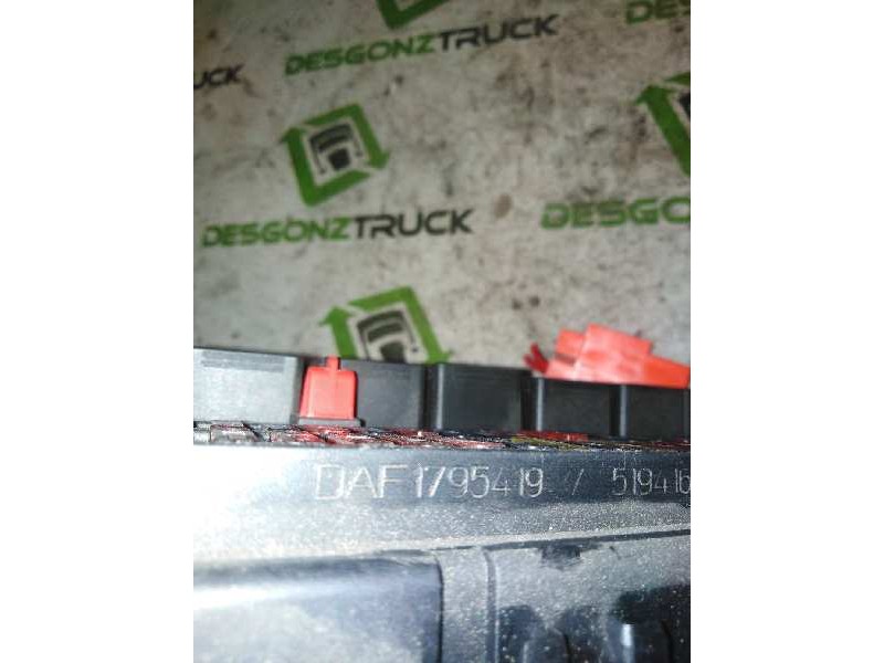 Recambio de caja reles / fusibles para daf serie xf105.xxx fsa 4x2 space-cab referencia OEM IAM 1795419  