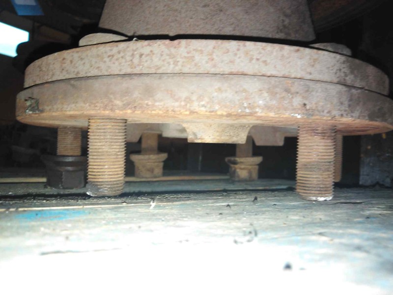 Recambio de buje delantero para iveco eurocargo chasis  (typ 75 e 14) tráfico urbano referencia OEM IAM   