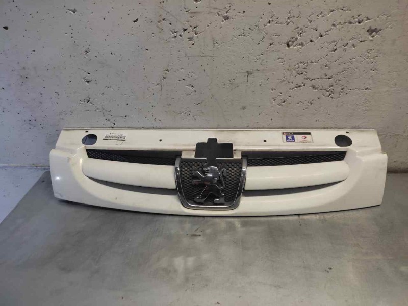 Recambio de rejilla delantera central para peugeot partner (s2) combiespace referencia OEM IAM   