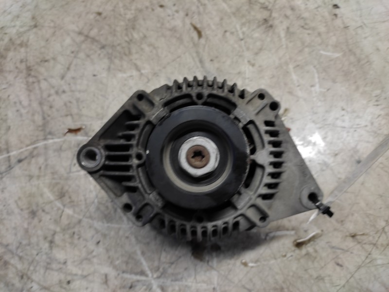 Recambio de alternador para renault megane i scenic (ja0) 1.5 cat referencia OEM IAM 7700424583 A13VI212 2541984A