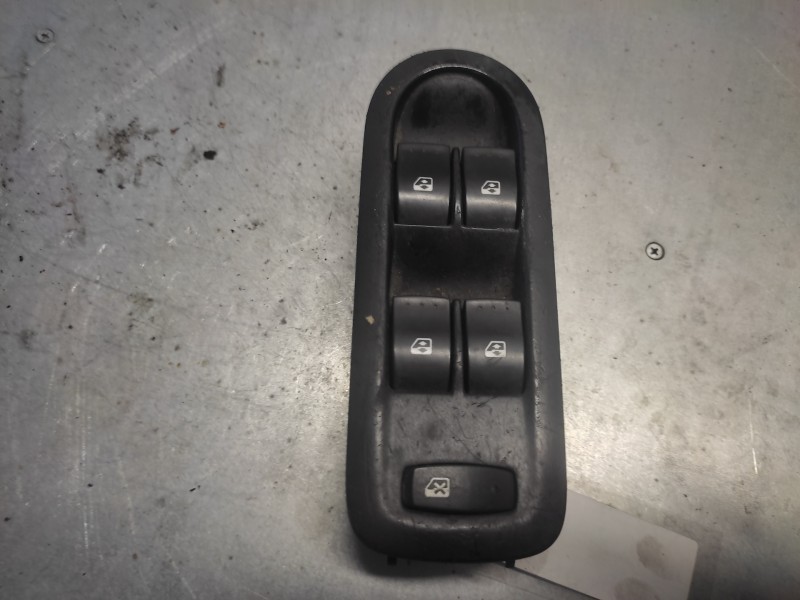 Recambio de mando elevalunas delantero izquierdo para renault scenic ii authentique referencia OEM IAM 8200160603  