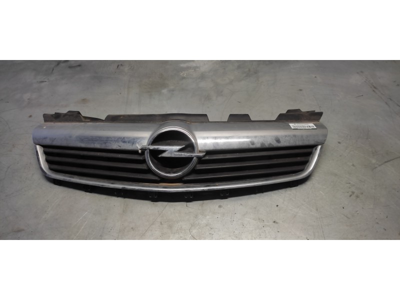 Recambio de rejilla delantera central para opel zafira b cosmo referencia OEM IAM   