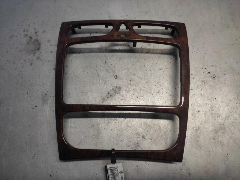 Recambio de guarnecido radio para mercedes clase c (w203) berlina 1.8 cat referencia OEM IAM A2036804639  
