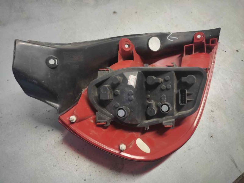 Recambio de piloto trasero derecho para renault clio iii referencia OEM IAM   6 PINS